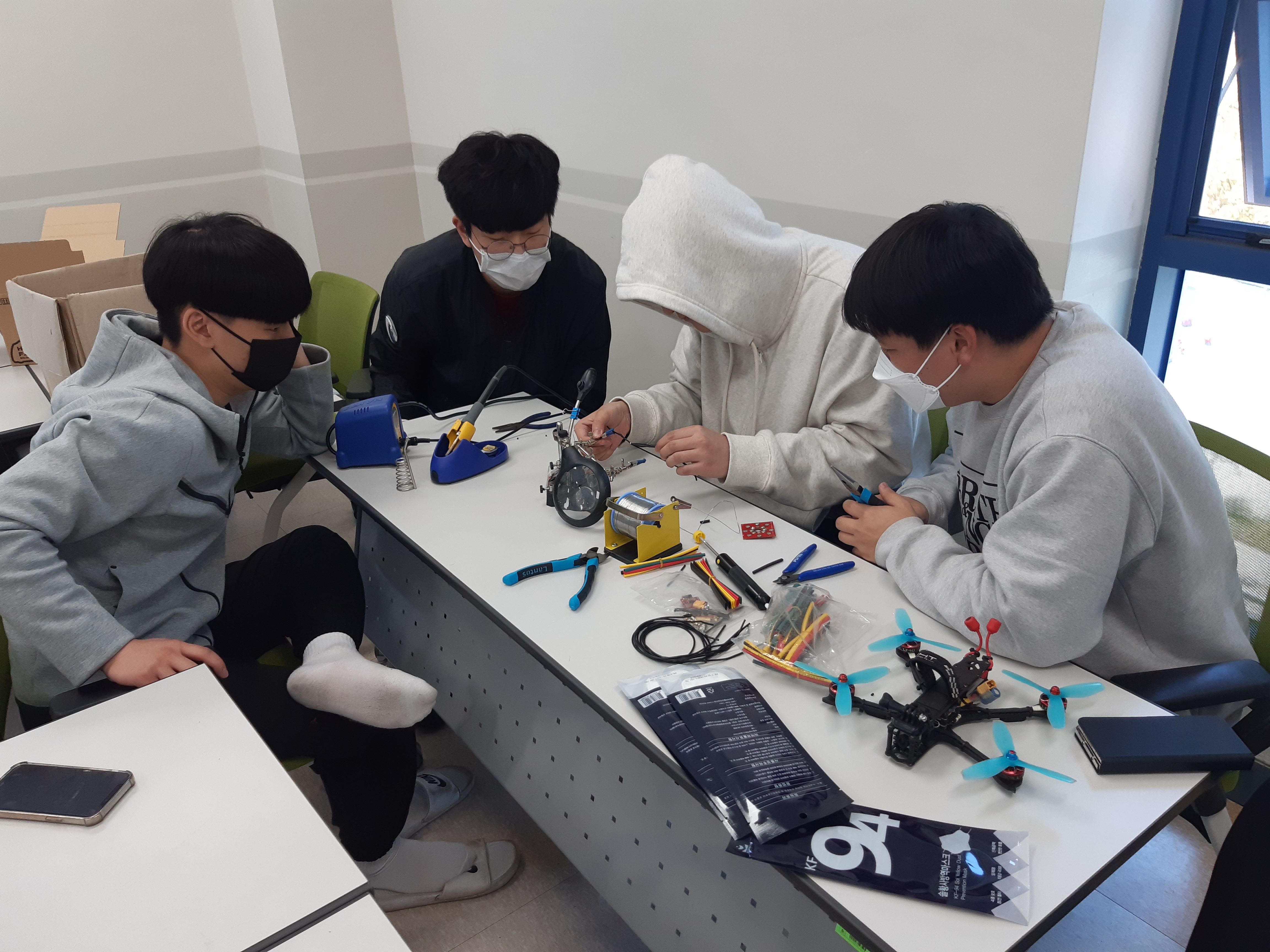 배움공동체-레이싱드론 조립