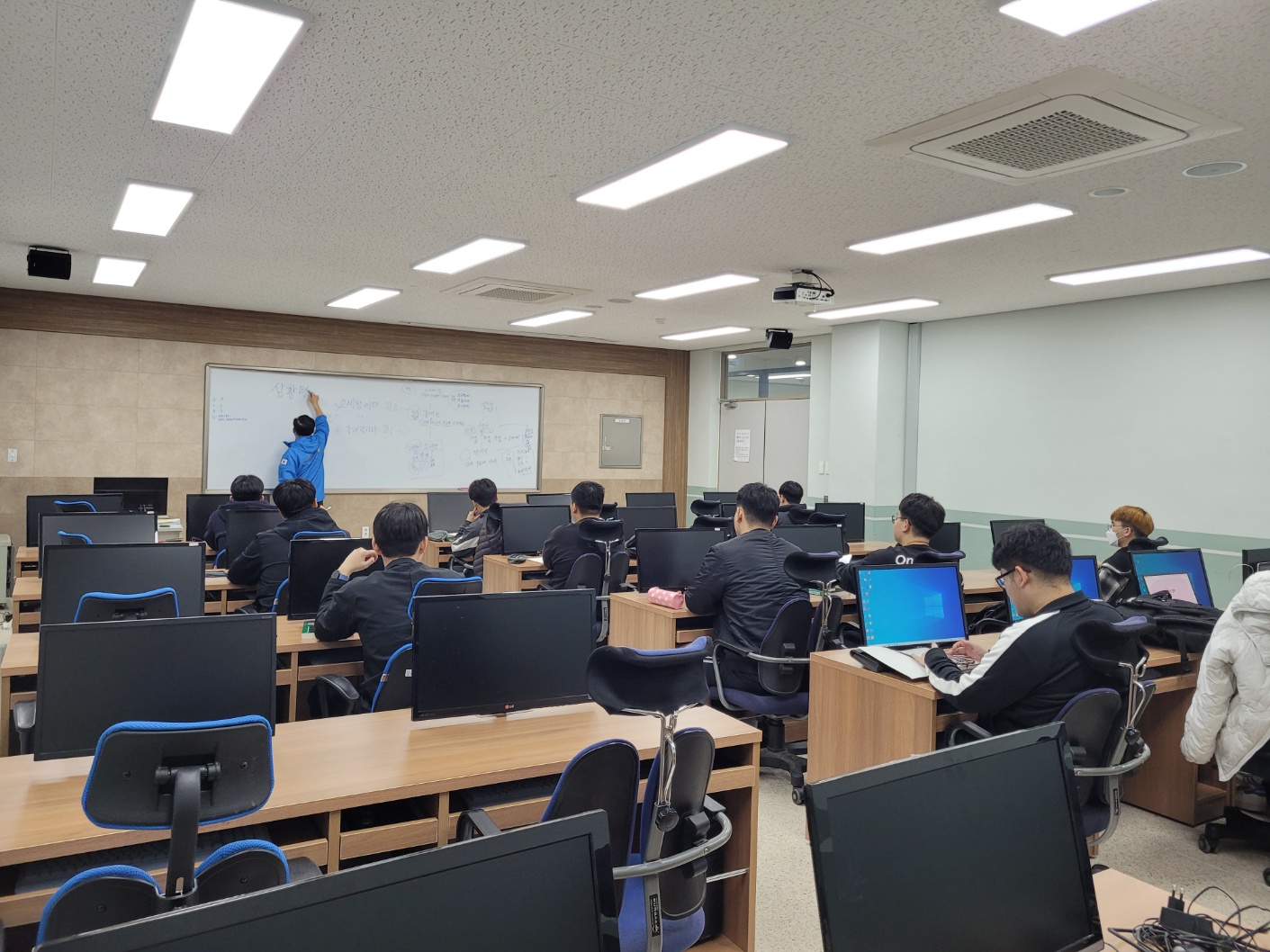 야간에도 열공합시다~^^