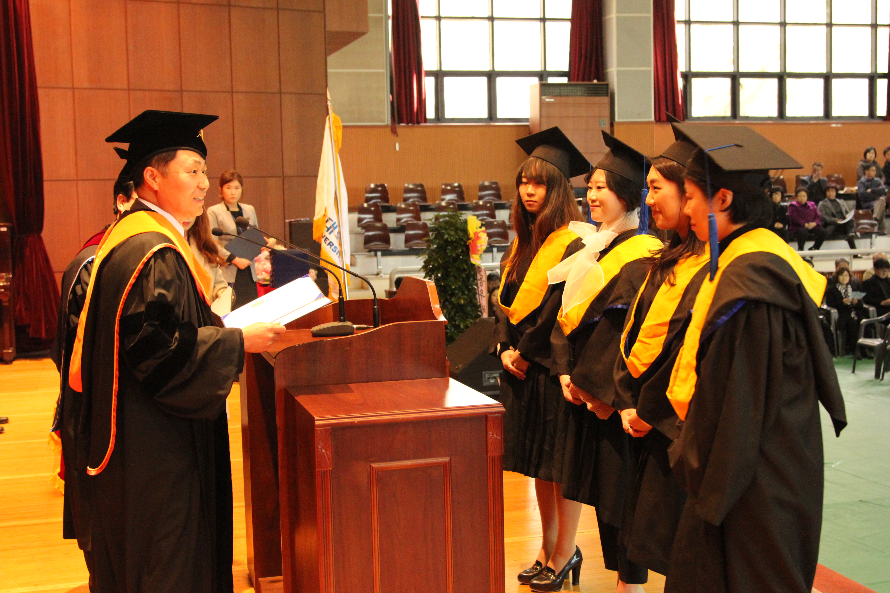 U1대학교 2016학년도 전기학위수여식 열려!