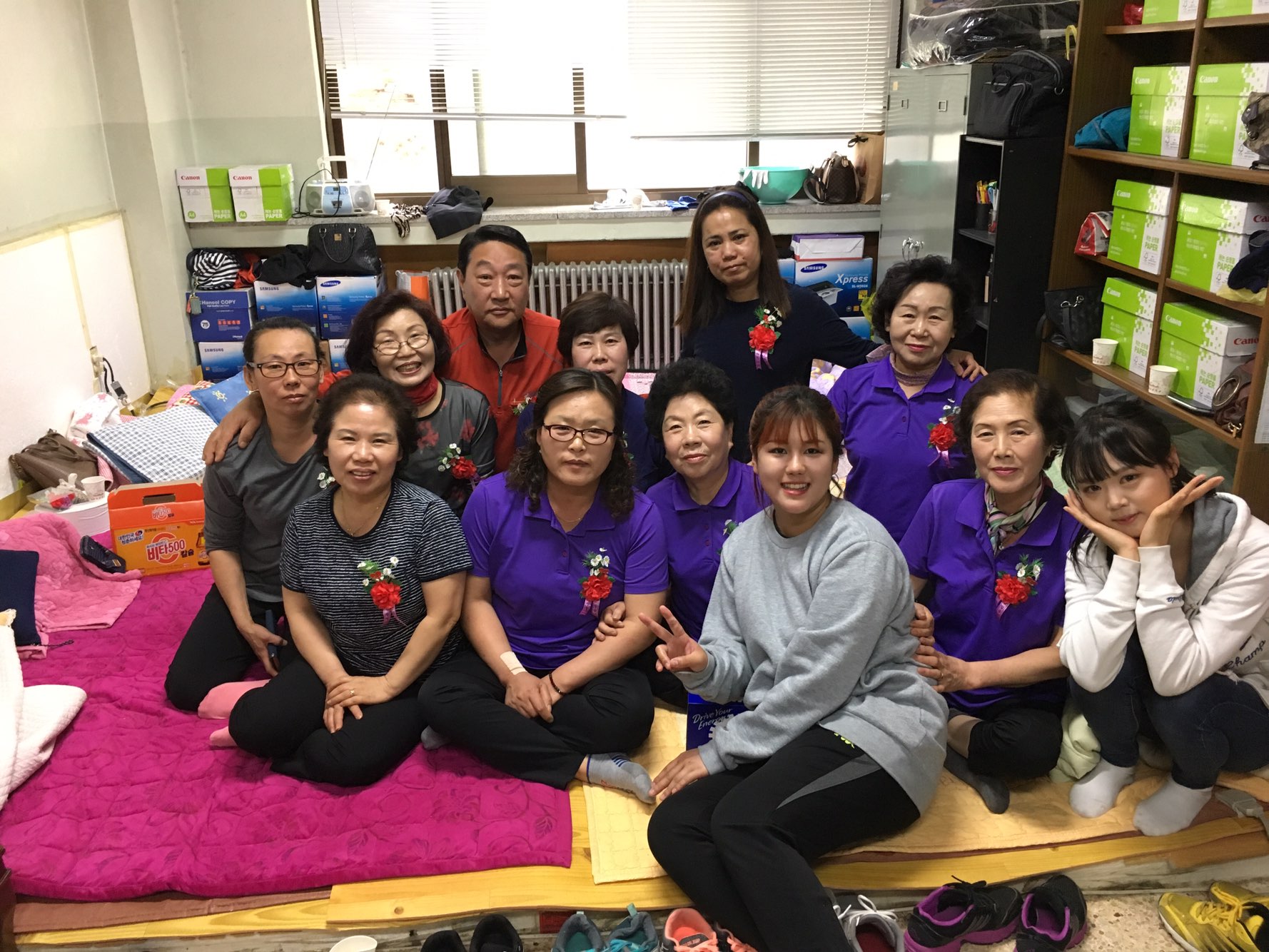 U1대학교 총학생회 경비, 미화, 버스기사 분들께 어버이날 카네이션 증정!